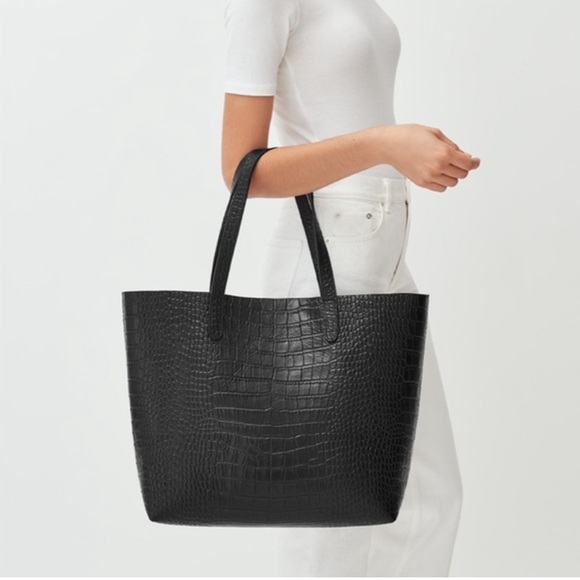 Cuyana Classic Structured Leather Tote Croc Embossed Black - Picture 3 of 17